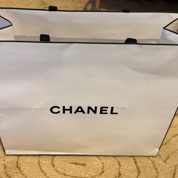 Chanel White Box with Black Accents - Picture 5 of 16
